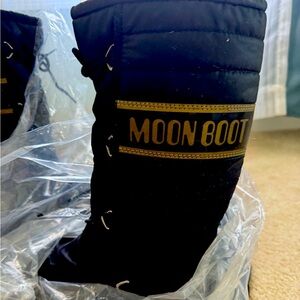 These are gently used and I was gifted BRAND NEW ONES for Xmas